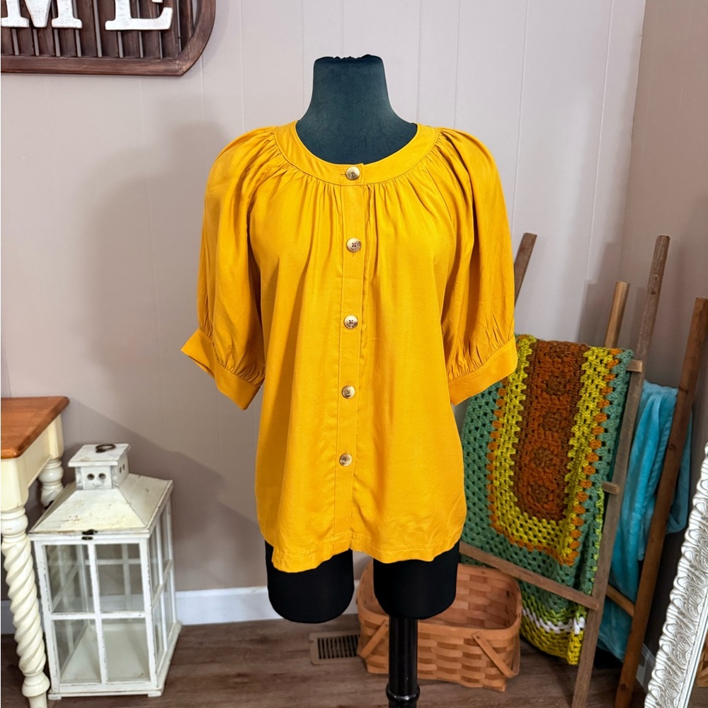 Ann Taylor • Puff Short Sleeve Button Front Blouse